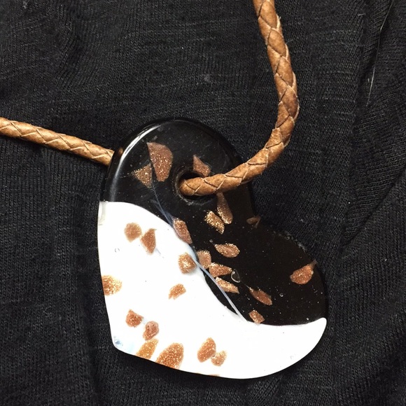 Glass heart necklace - Picture 3 of 5